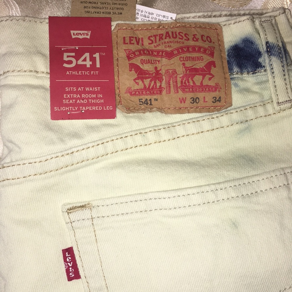 PLUS SIZE BRAND NEW BLUE/WHITE MARBLE LEVIS JEANS